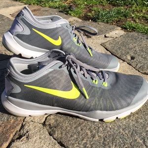 Women's 8.5 Nike shoes